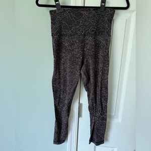 Lululemon Align 21” Capris Purple and Black Womens 6